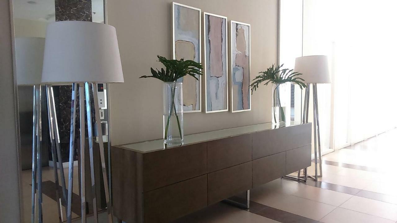 Marquee Residences Angeles Exteriör bild